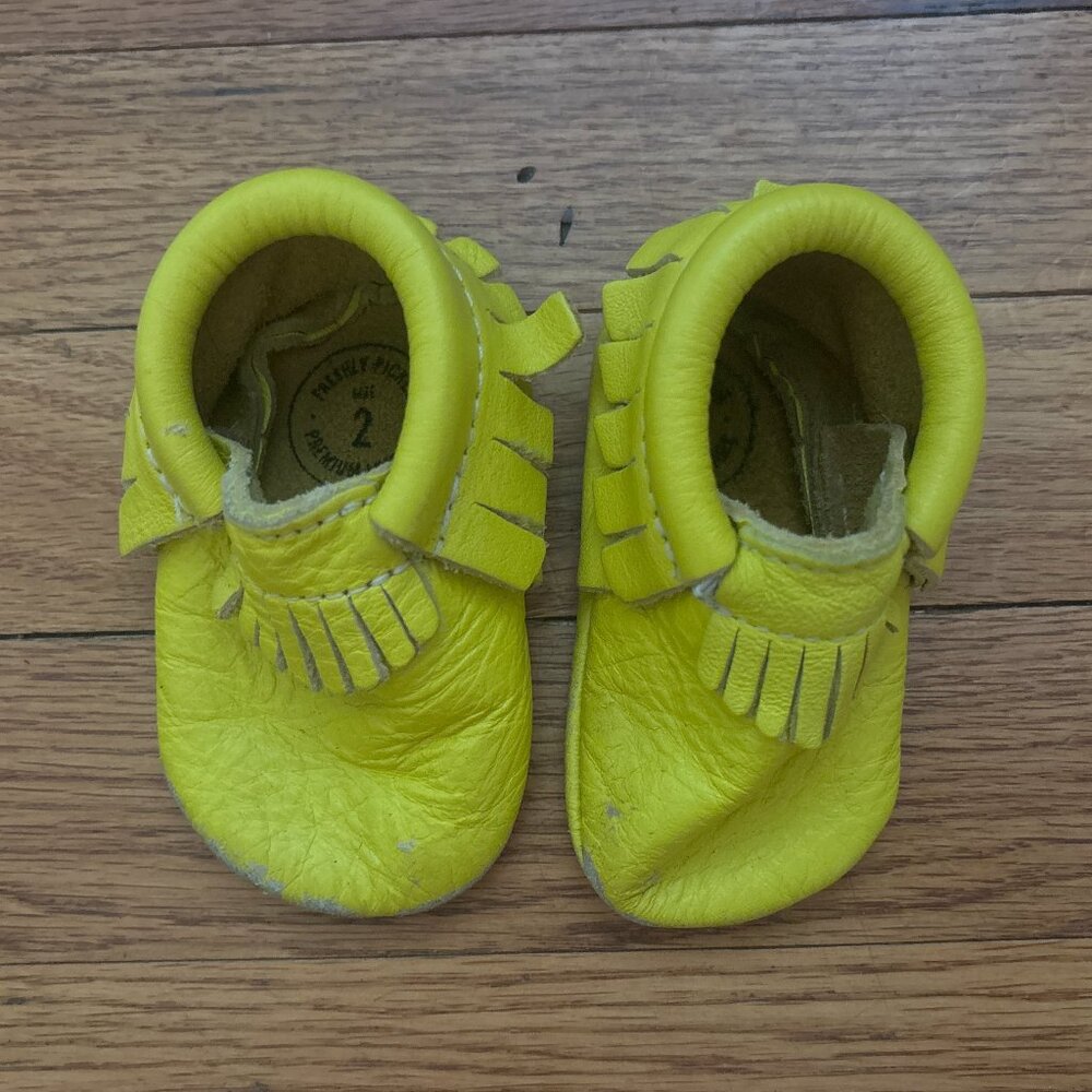 Freshly Picked Leather Baby Moccasins, Yellow size 2